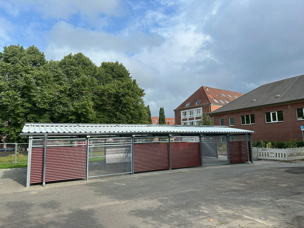Fahrradgarage mit E-Ladestation & Solartechnik – Sanierung & Modernisierung